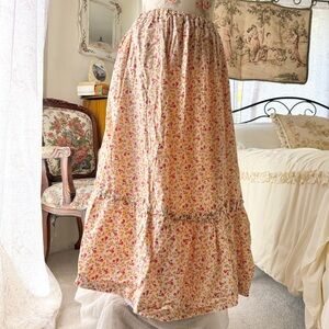 White floral‎ maxi skirt